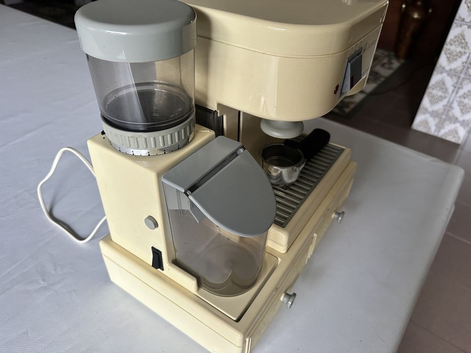 Maquina de cafe + moinho