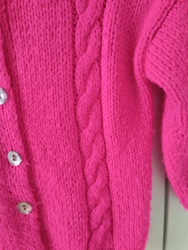 Ręcznie robiony sweter sweterek dziewczęcy zapinany na guziki r.86/92