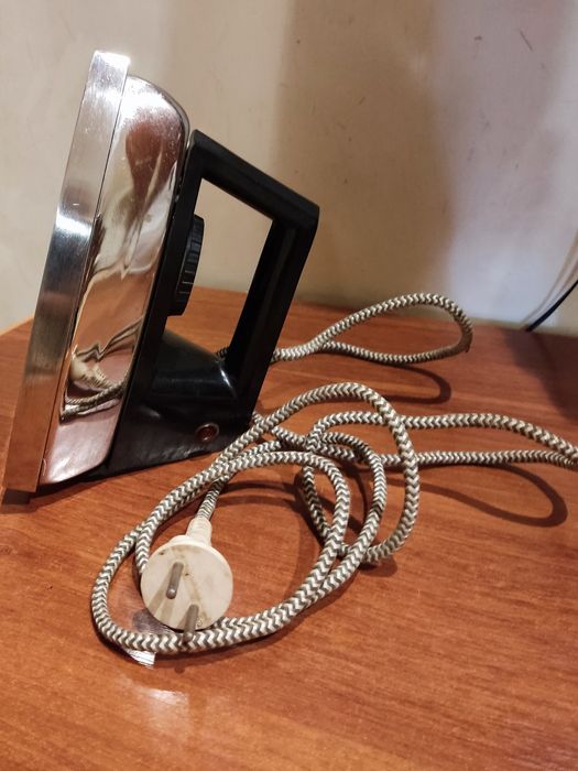 Мебельная фурнитура (стопора, ручки,колесики).