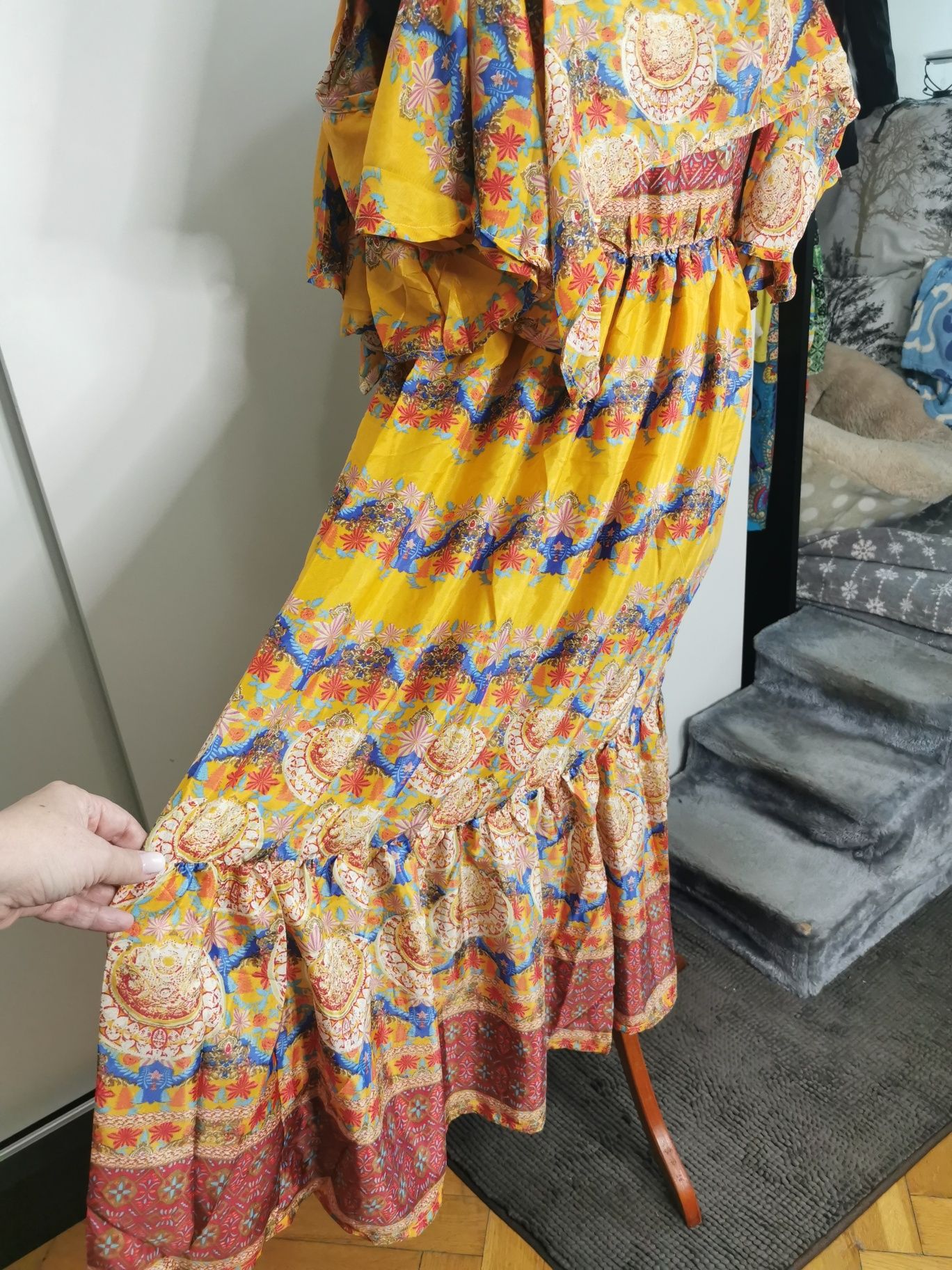 Przepiękna jedwabna kolorowa sukienka indyjska na ramiączka jak hiszpa