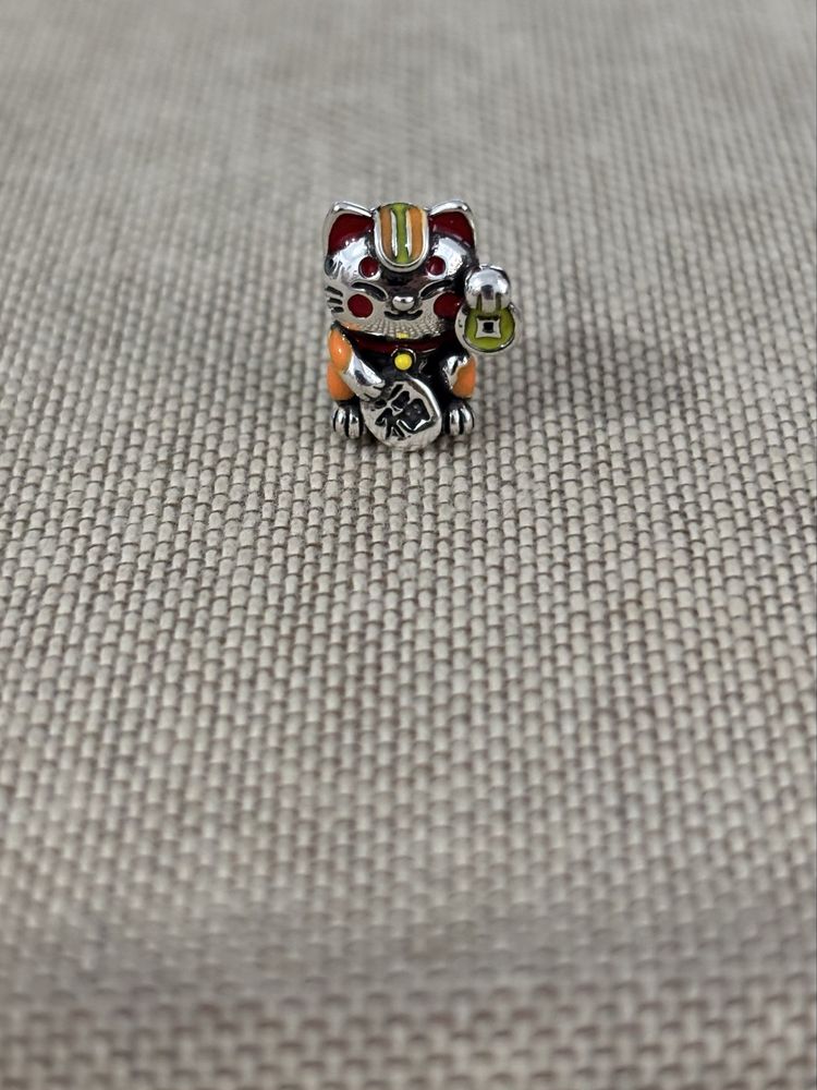 Srebrny s925 charms Pandora kot kotek machający łapką maneki-neko