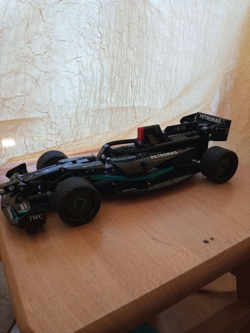 Lego Technic zestaw 42165 Mercedes AMG F1 pull back