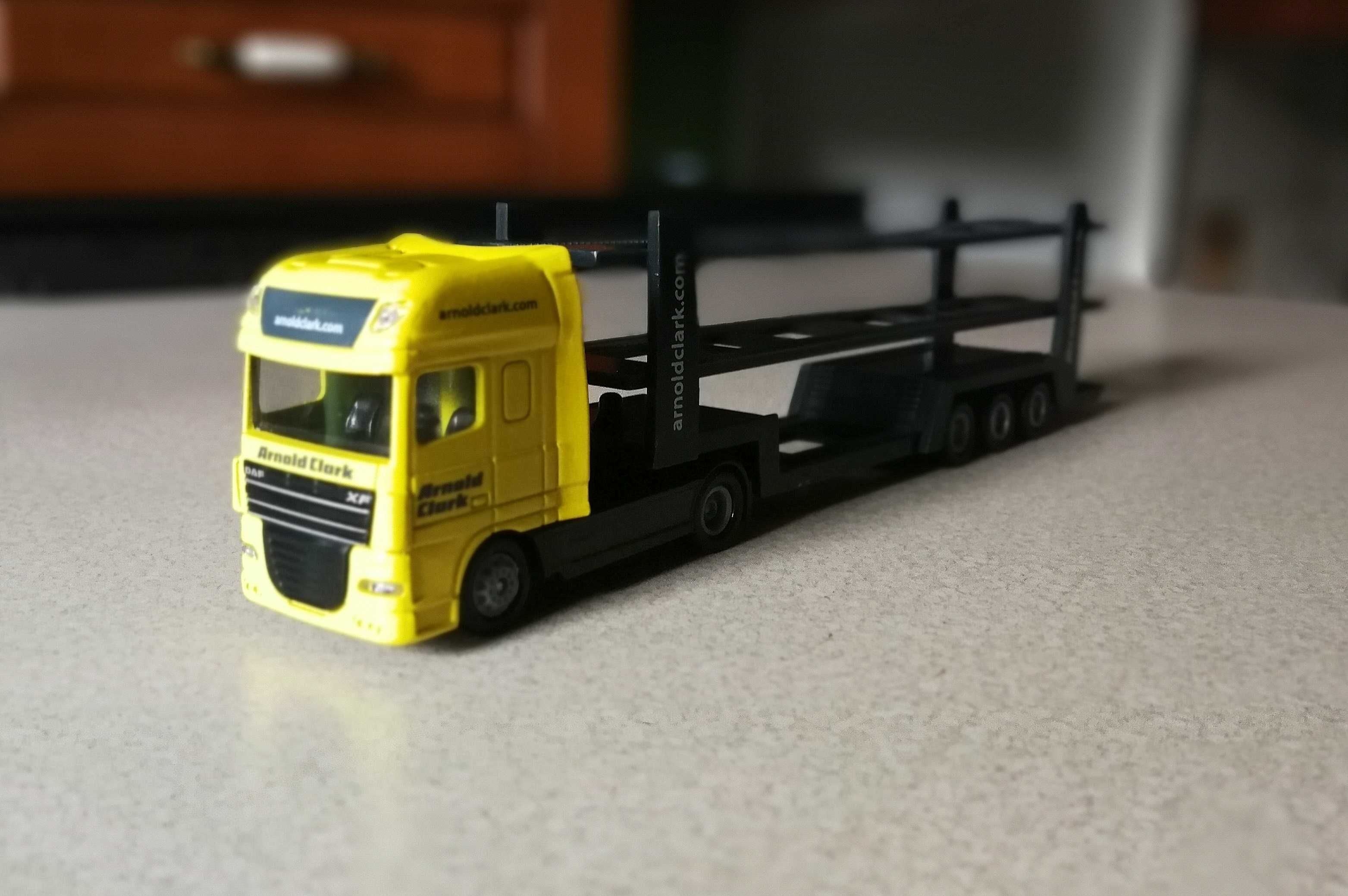 Модель вантажівка тягач-автовоз DAF XF / моделька грузовика-автовоза