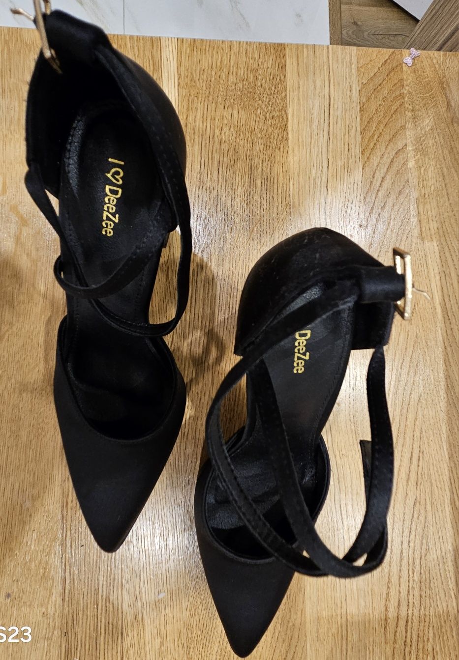 Nowe Buty na słupku roz 38 DeeZee