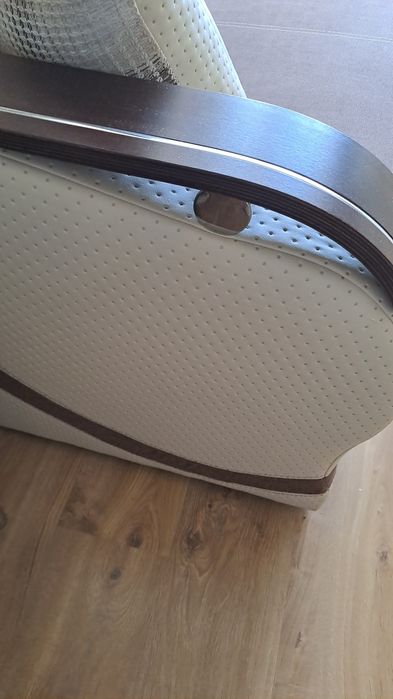 Kanapa rozkładana z pojemnikiem.