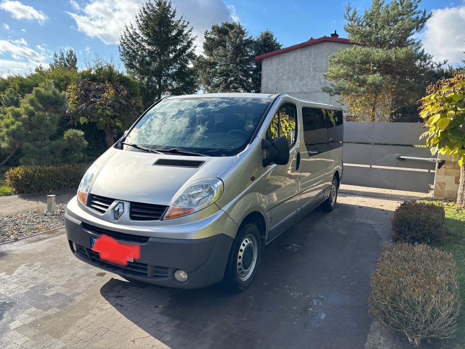 Renault Trafic 2.0 DCI 9 osób long stan BDB