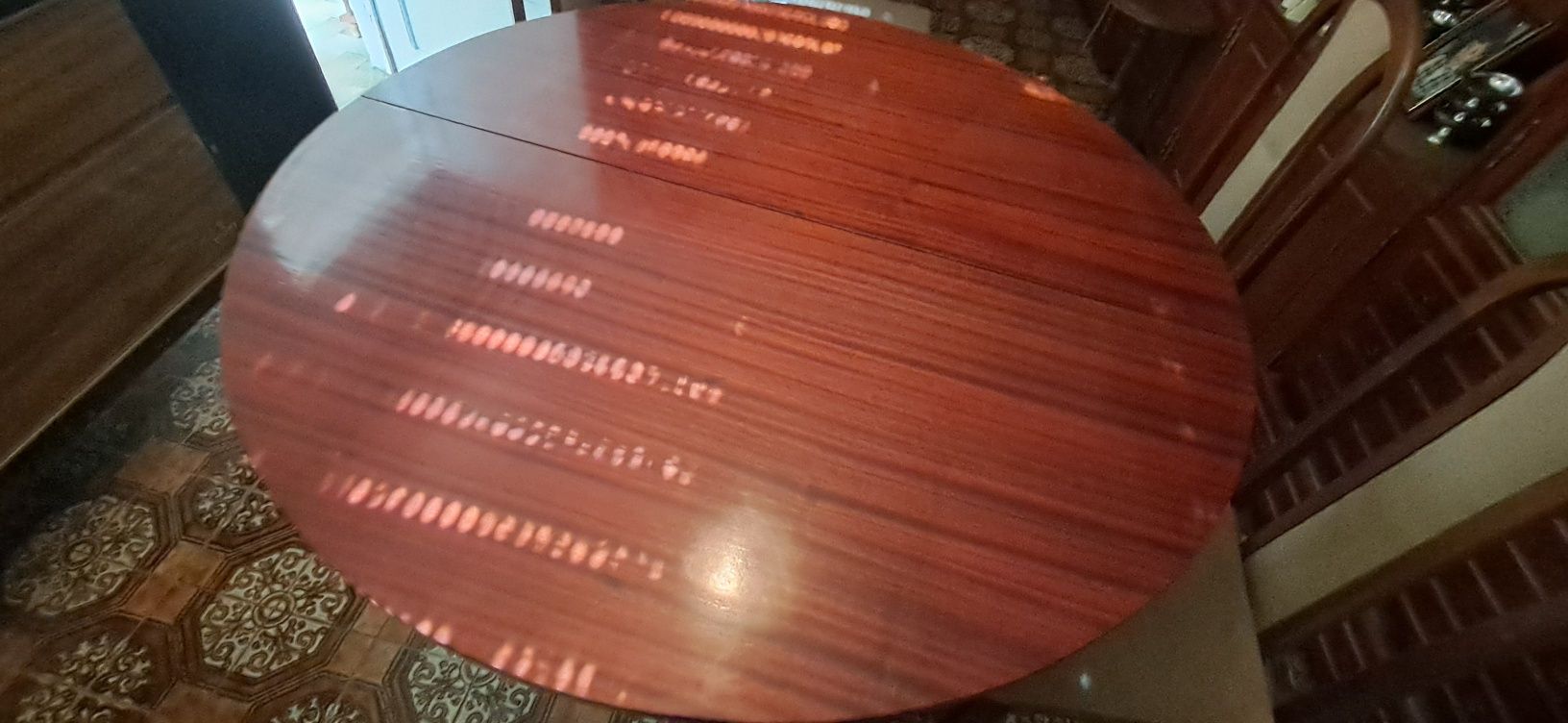 Mesa de sala com 6 cadeiras