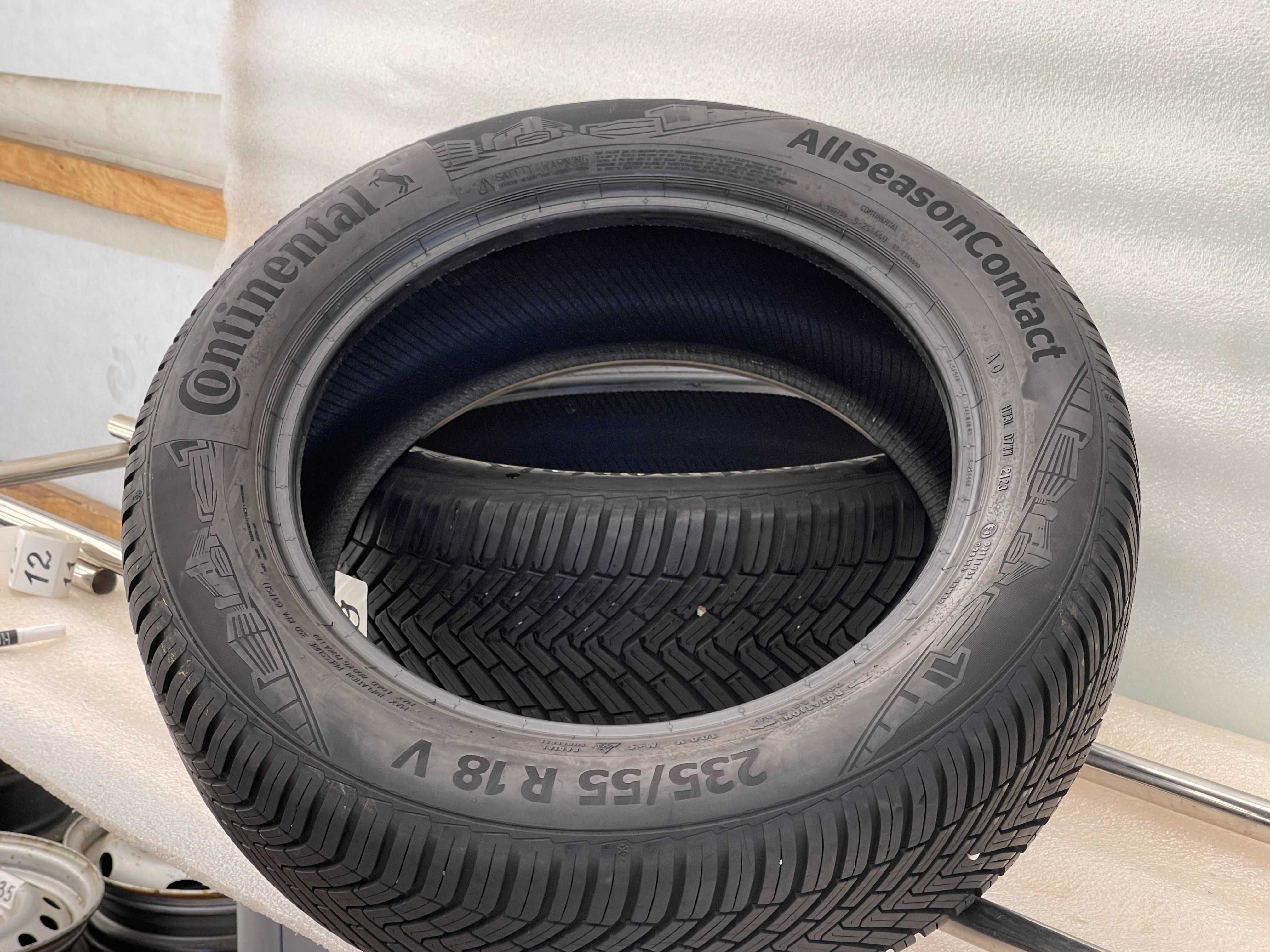 235/55 R18 Continental All season Contact