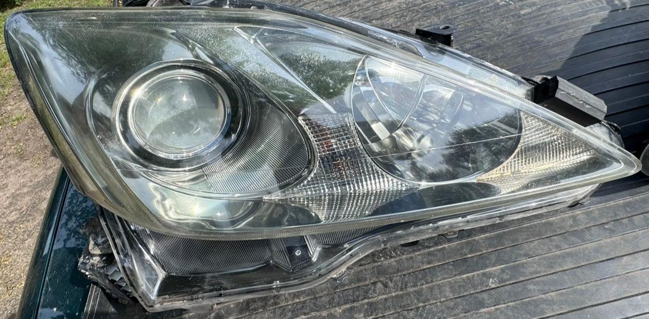 Lampa reflektor Lexus is 250 prawa lewa !! idealny stan !!