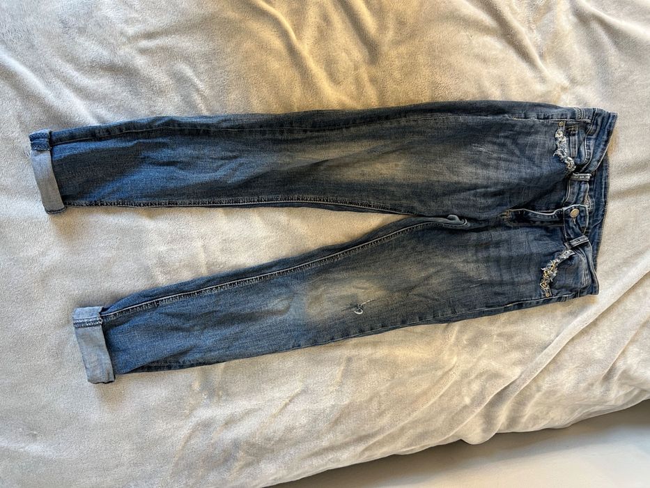 Jeansy / dżinsy / spodnie jeansowe niebieskie z podwiniętymi nogawkami