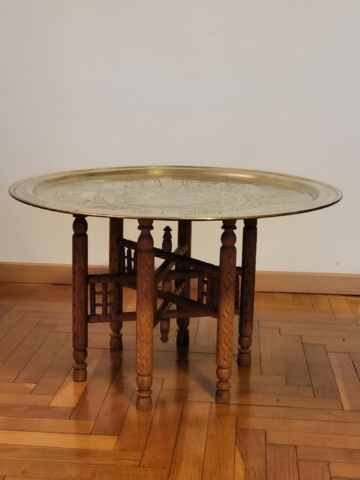 Stolik kawowy w stylu orientalnym