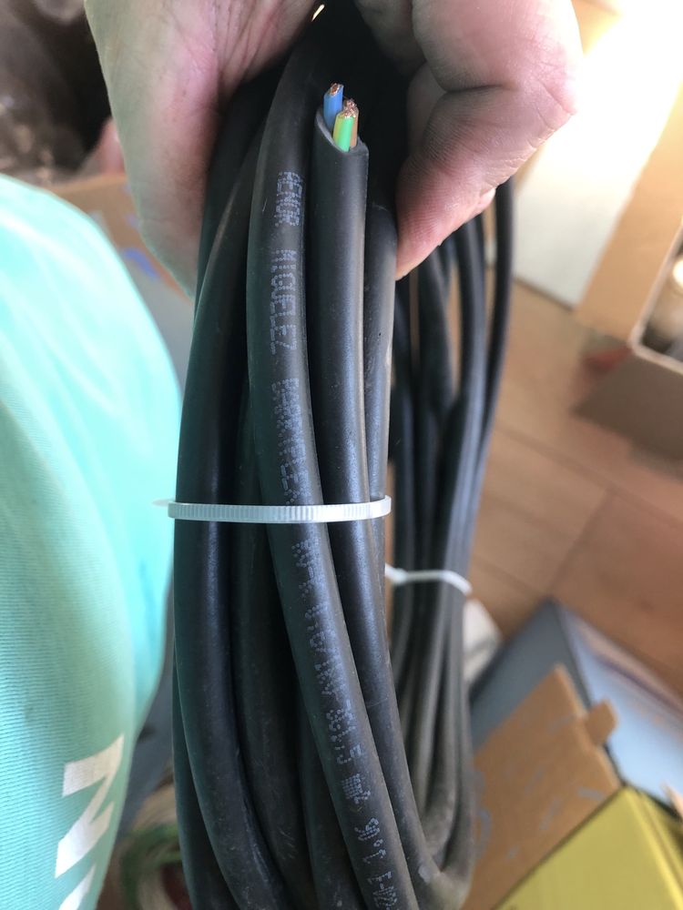 Cabos elétricos vários