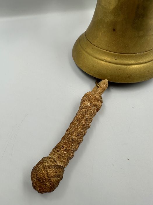 Duży mosiężny dzwon okrętowy do powieszenia