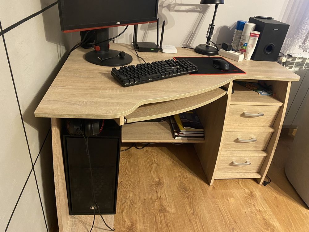 Sprzedam biurko jak nowe.