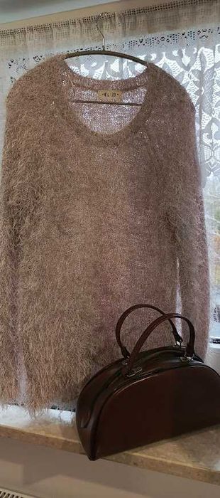 Sweter damski z błyszczącymi nitkami