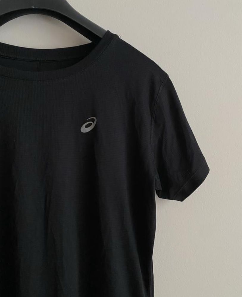 Чоловіча бігова футболка asics core ss top — розмір s