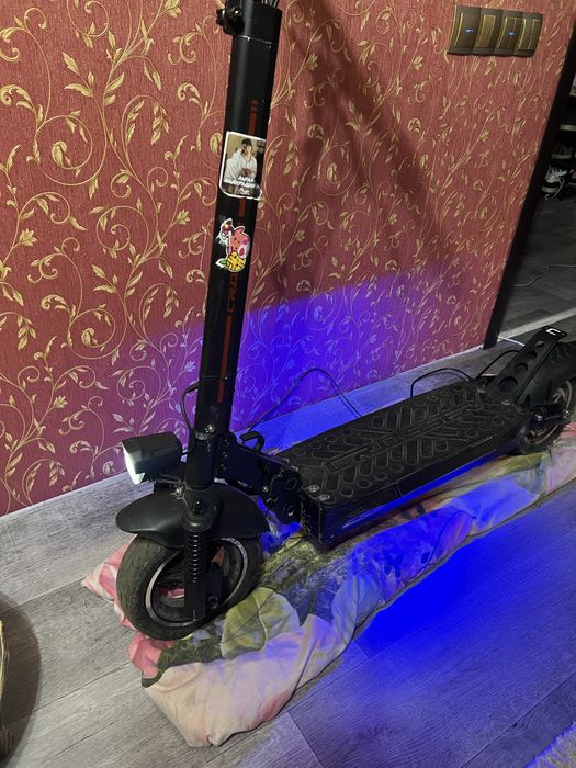 Продам електросамокат Crosser t4
