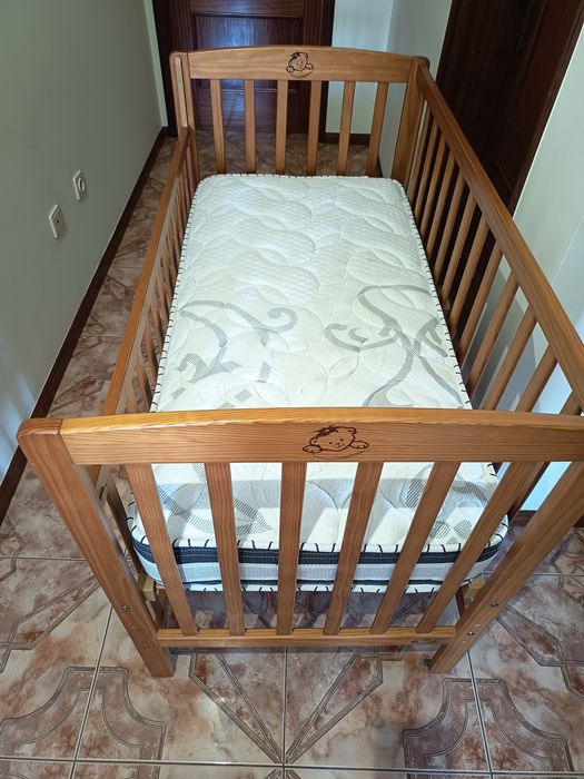 Berço bebê / cama grades bebê de madeira com colchão incluído oferta–