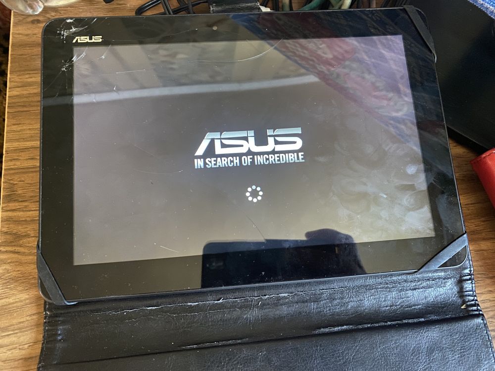 Планшет Asus TF103CG на детали виснет на логотипе и все РазборкА его