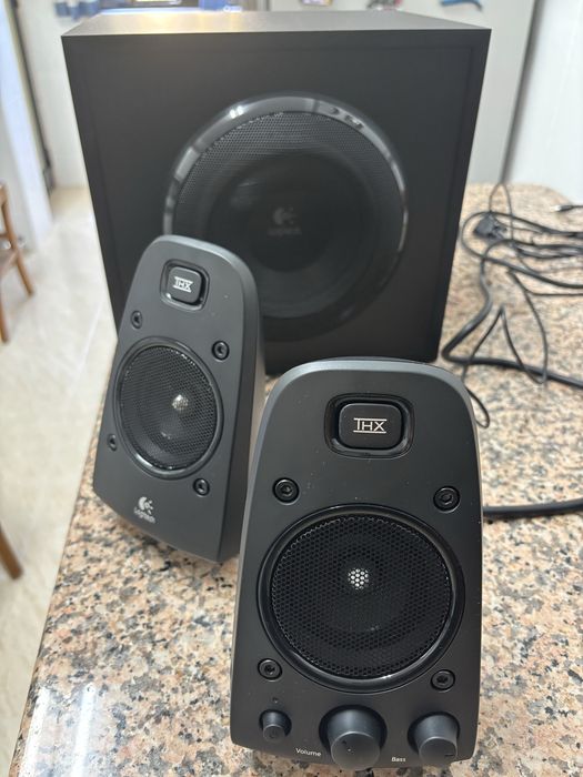 Colunas de som Logitech com subwoofer 2.1