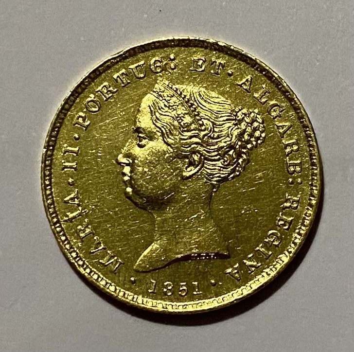Moeda de ouro 2500 Reis 1851 D. MARIA II