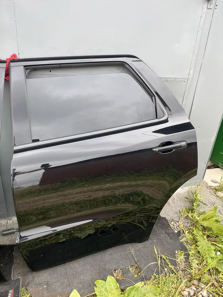 Двері Dodge Durango