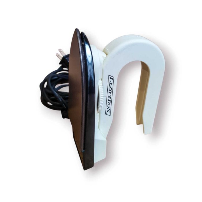 Ferro Viagem Lloytron E150 – Mini Travel Iron (Dual Voltage 120V/240V)