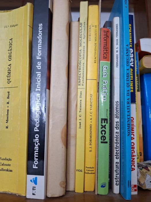 Livros universitários de química e bioquímica