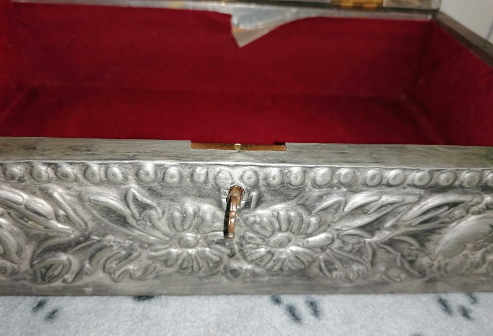 Caixa de Arrumação em Estanho (imitação)