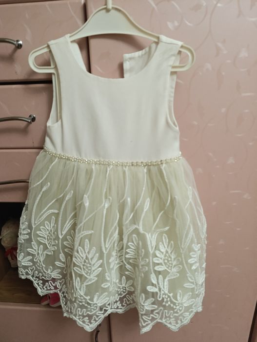 Нарядне плаття для дівчинки