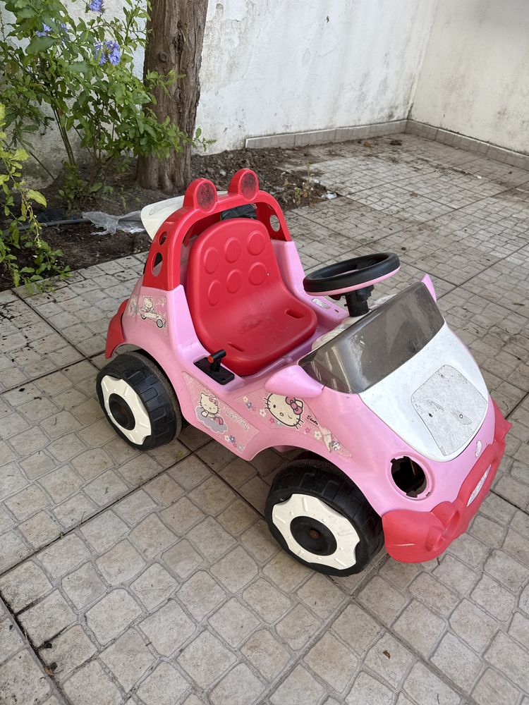 Carro de brincar Hello kitty (electrico mas sem estar a funcionar)