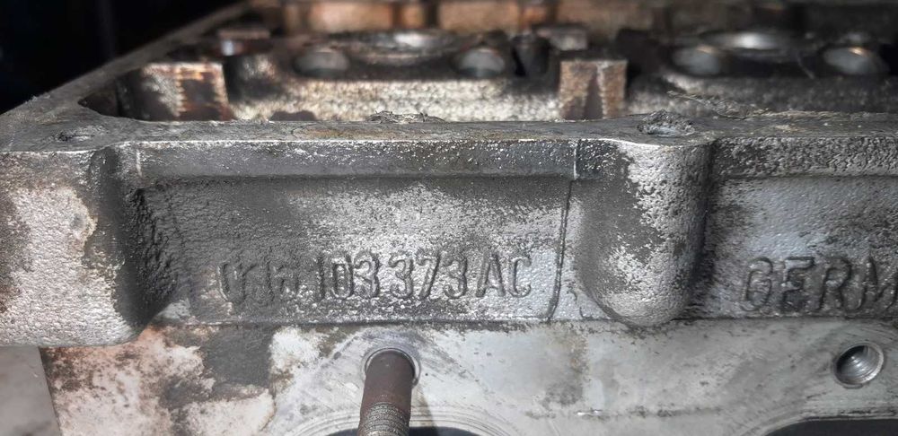 Głowica pokrywa zaworów Vw Golf mk4 Seat 1,4 16V 036'103475