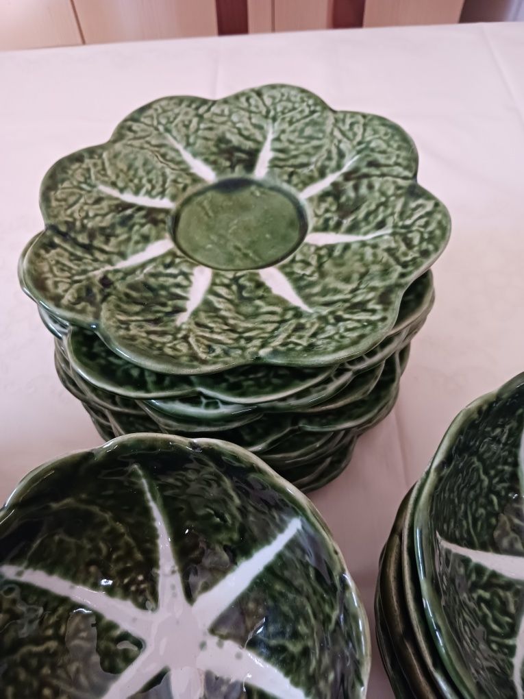 Serviço de louça, modelo couve, onze pratos,onze tijelas,uma terrina