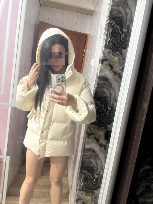 Пуховик удленений ,закрывает попу от хоолода.р 42-44