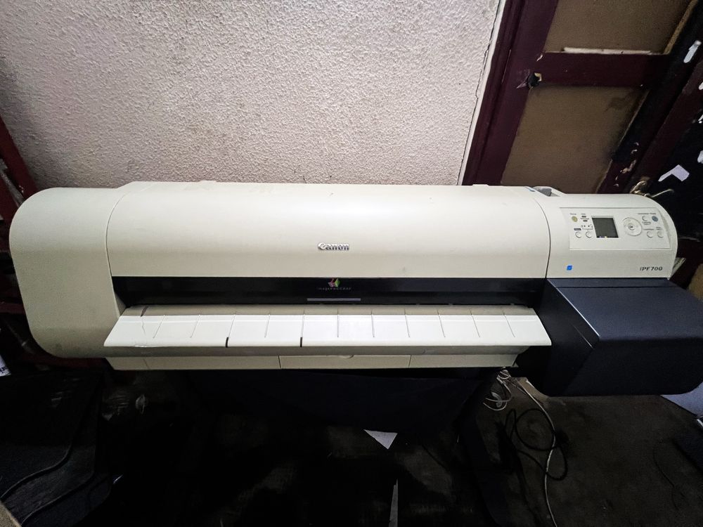 Широкоформатний принтер canon IPF700
