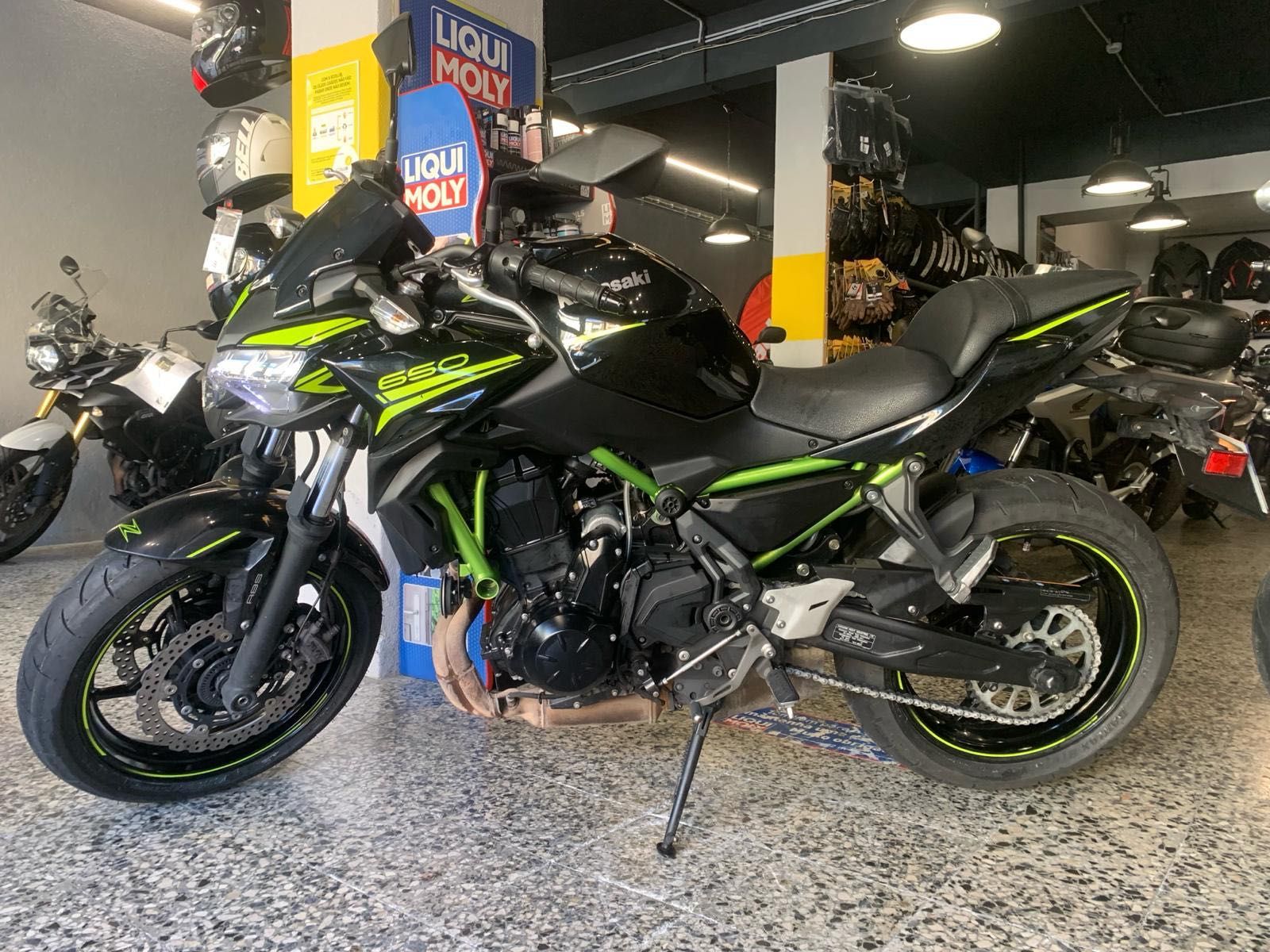 KAWASAKI Z 650 de 7/2020 em estado impecável.