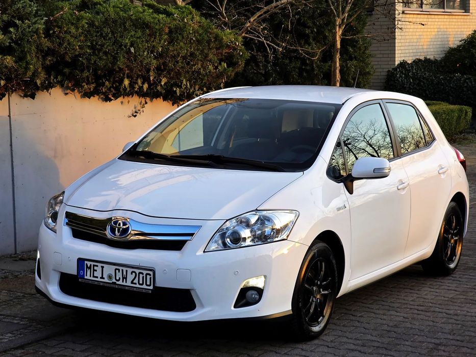 Toyota Auris 1.8 VVT-i Hybrid Automatik ! Super Stan !!