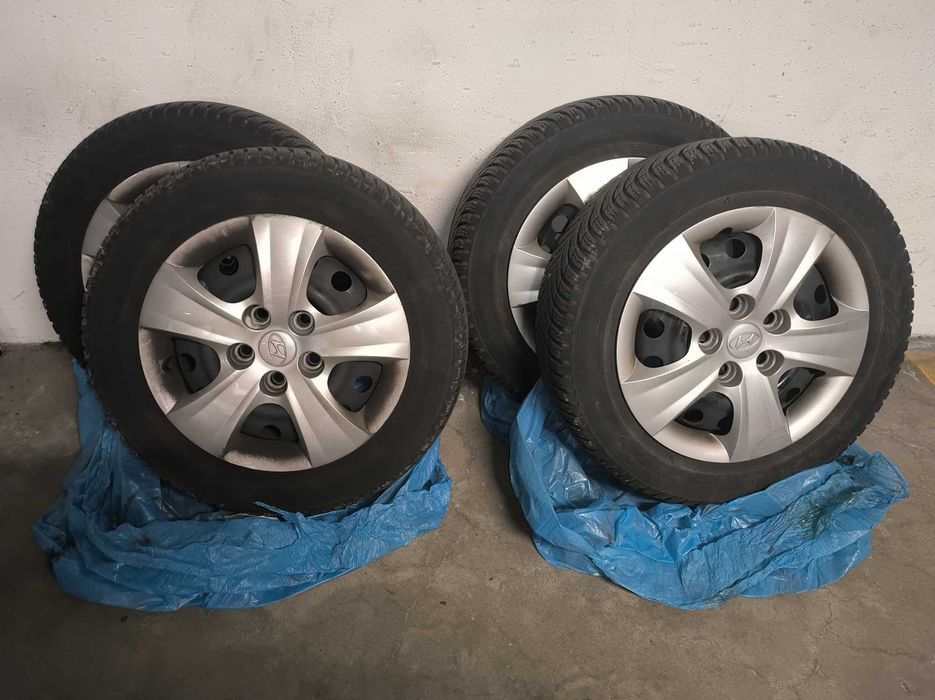 Komplet kół 15" Nokian SEASONPROOF(Całoroczne) 185/65R15+Felgi+kołpaki