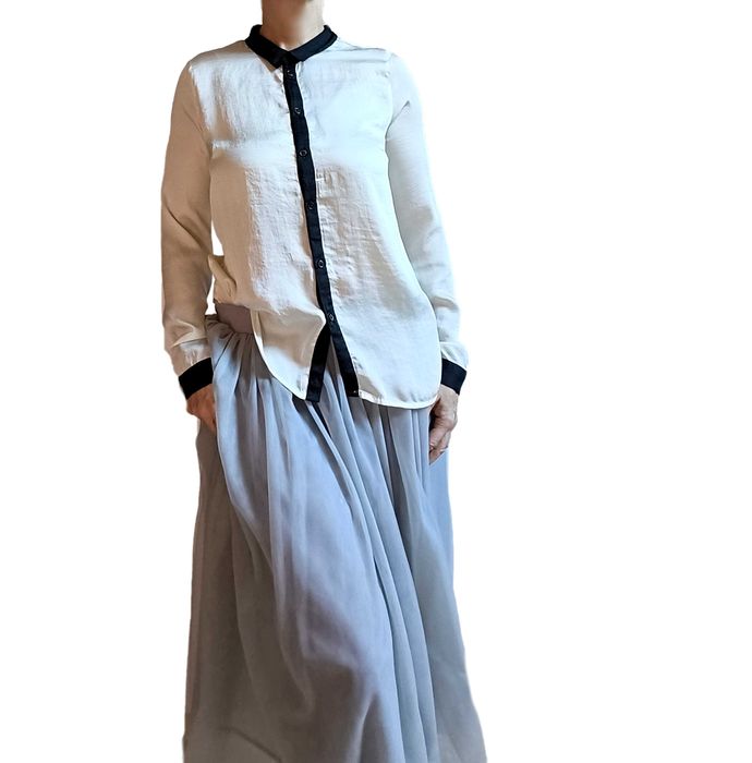H&M 36 satynowa koszula ecru czarny kołnierzyk delikatna