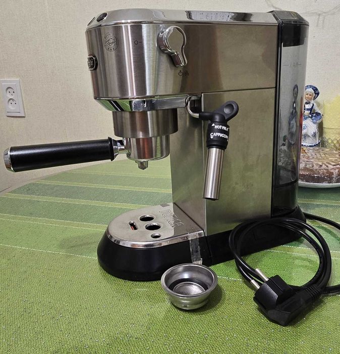 Ріжкова кавоварка еспресо Delonghi EC 685.M (комплект+ темпер +)
