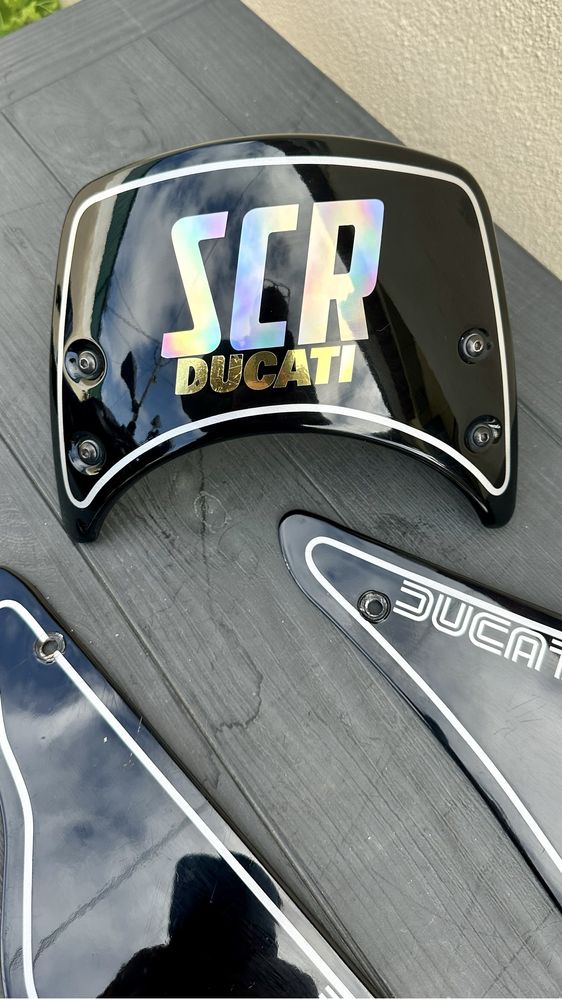 Ducati Scrambler cúpula Rizoma e tampas laterais fabricadas