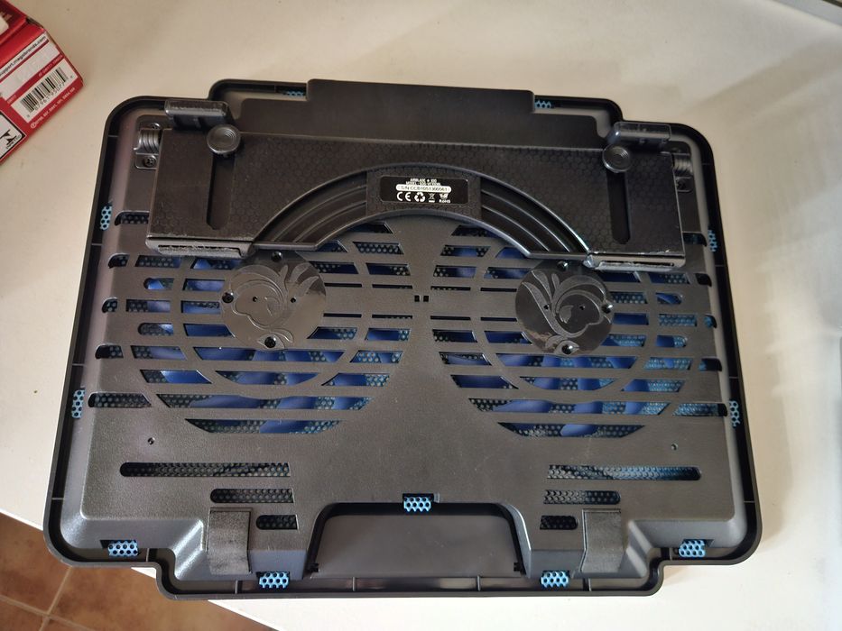 Cooler/suporte portátil