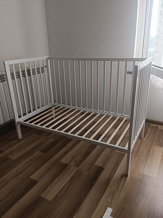 Łóżeczko  z dodatkową barierką