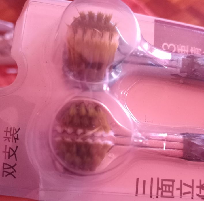 Par de Escovas de Dentes 3D (Novo e Embalado)