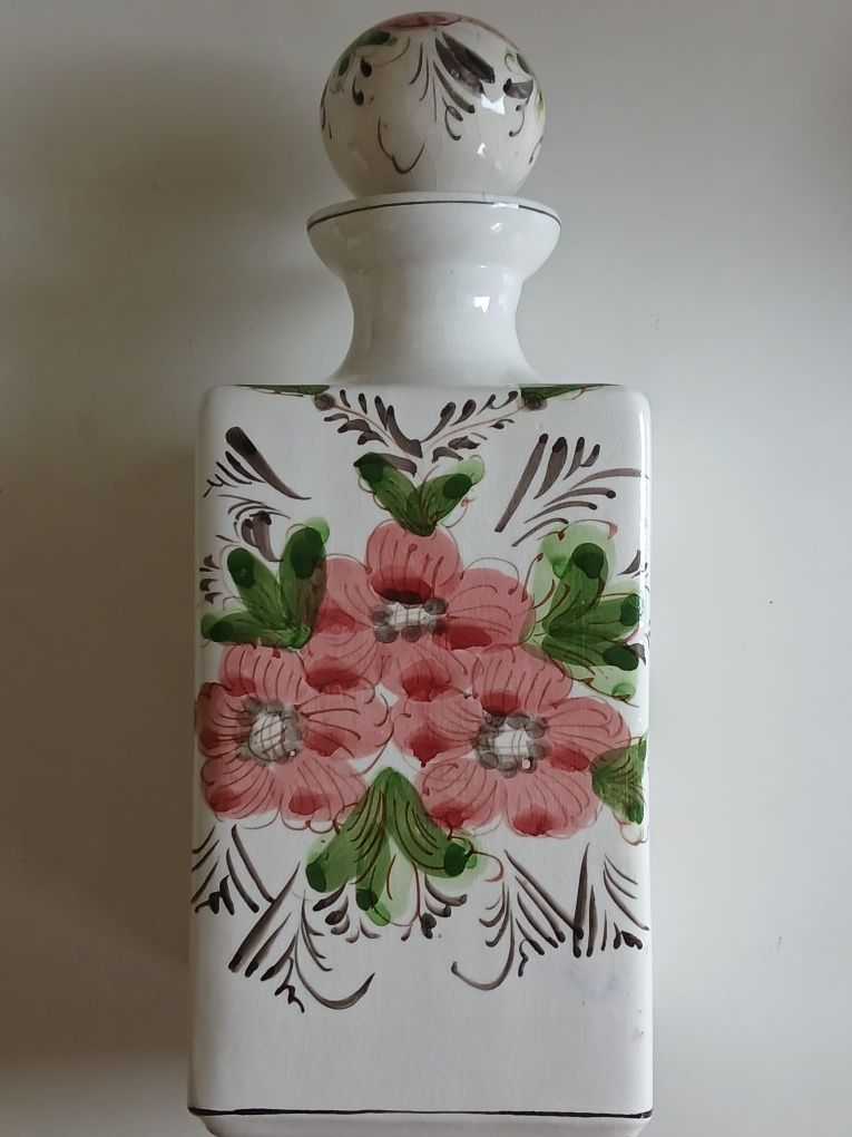 Frasco de cerâmica pintado à mão