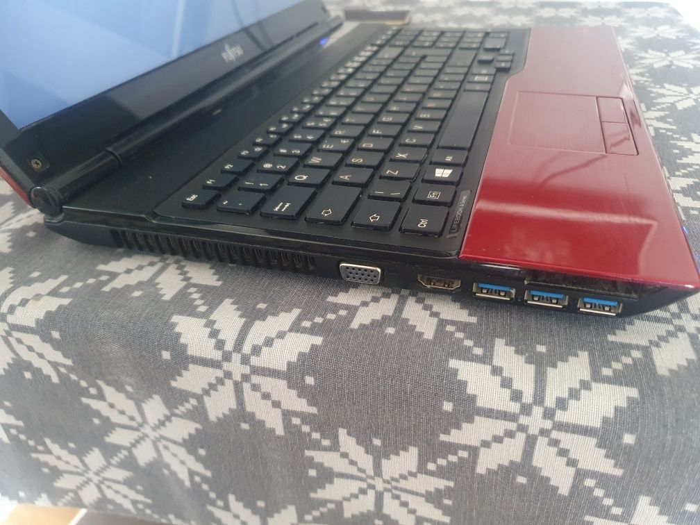 Laptop fujitsu ah532 4GB dysk 500gb i3