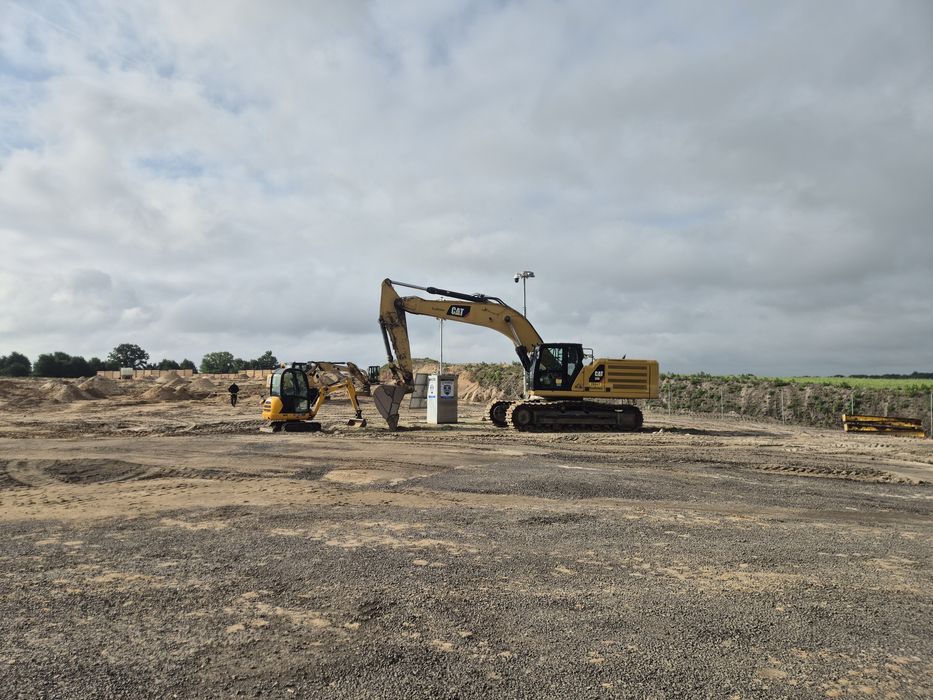 Prace ziemne wynajem ładowarki teleskopowej i minikoparki koparka