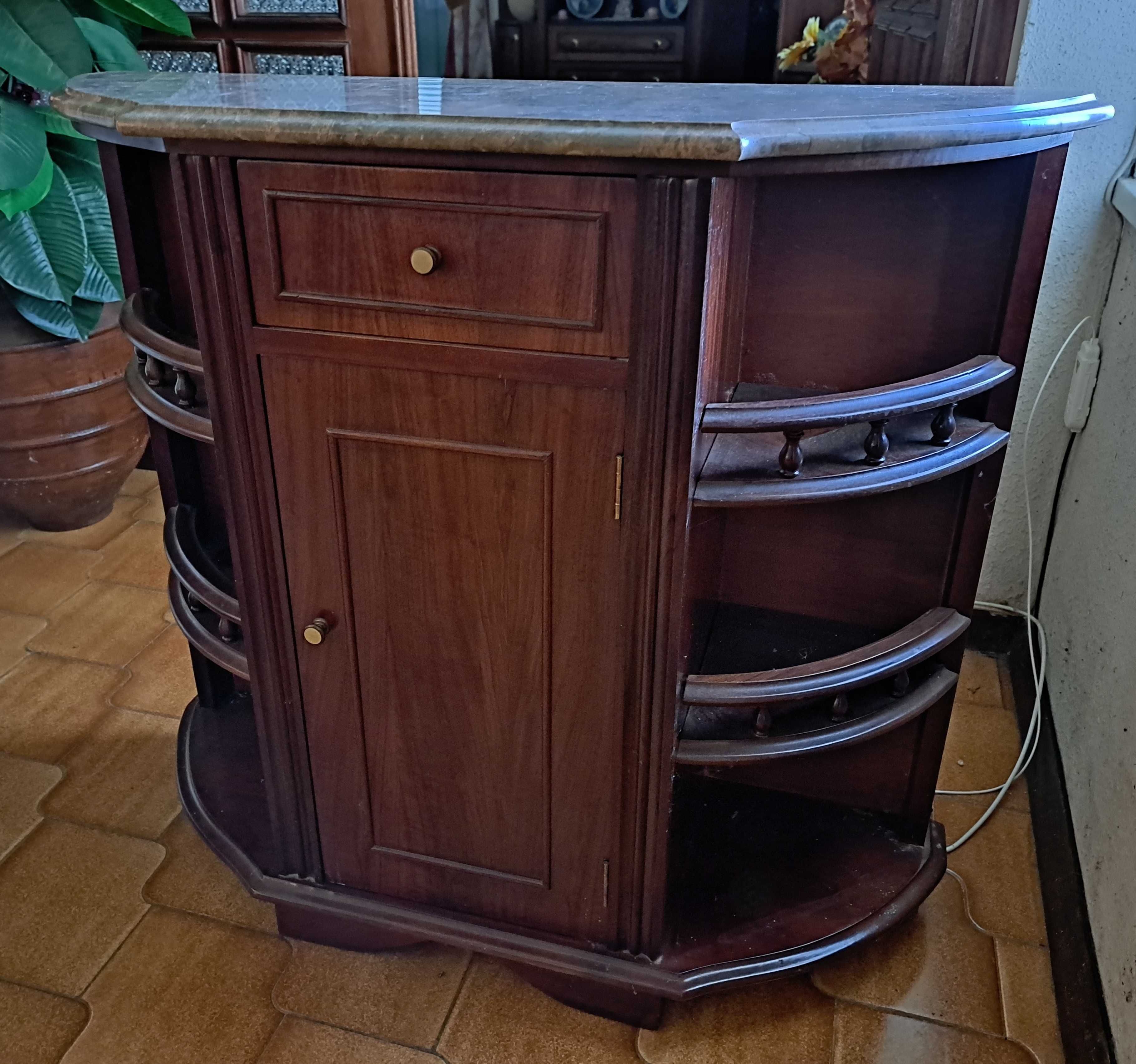console de madeira e mármore