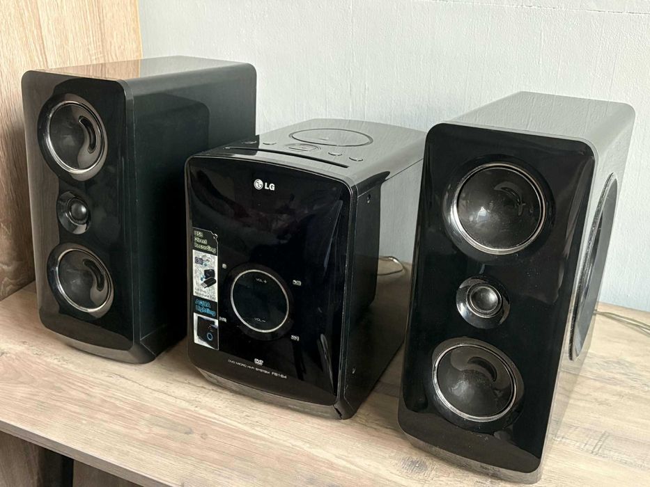 Wieża stereo LG FB164
