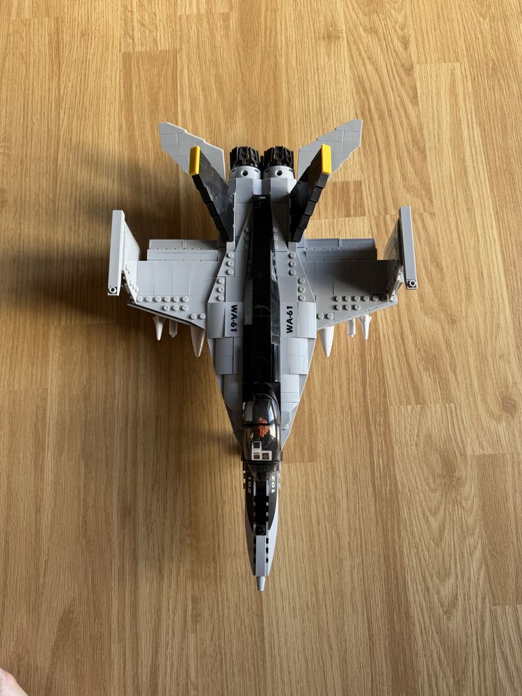 Самолет sluban лего lego f18 ф18
